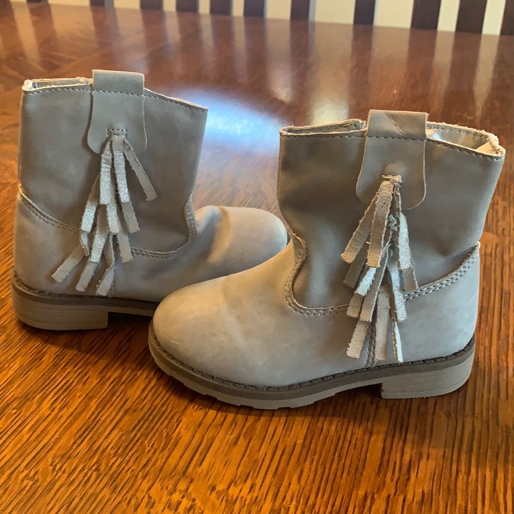 Carter’s girls grey with silver fringe boots